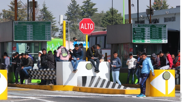 Senado aprueba multas de 7 años de cárcel a quienes tomen casetas