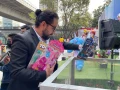 En compañía de familiares y amigos, disfrutamos de un rato de diversión.