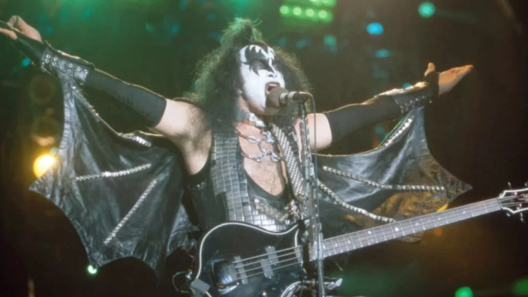 Hospitalizan de EMERGENCIA a Gene Simmons tras fuerte accidente
