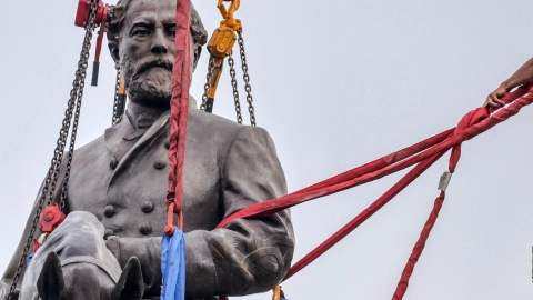 general confederado robert e. lee estatua.jpg