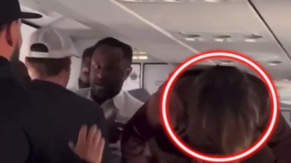 Mujer poseída en avión