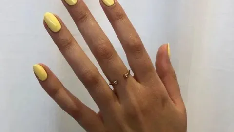 7 diseños de uñas que son hermosos y pueden usar las mujeres morenas en marzo 2026