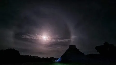 FOTOS Impresionante serpiente lunar en Chichén Itzá