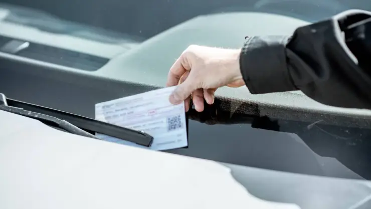 Multas al estacionarte frente a domicilios