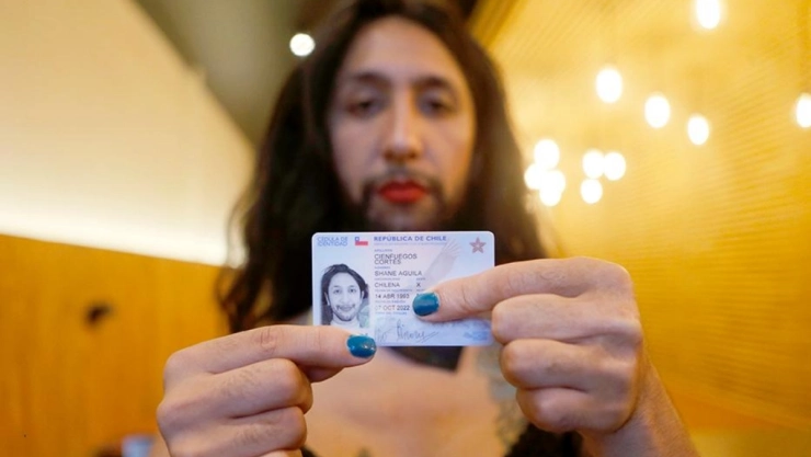 Chile entrega cédula de identidad a persona no binaria