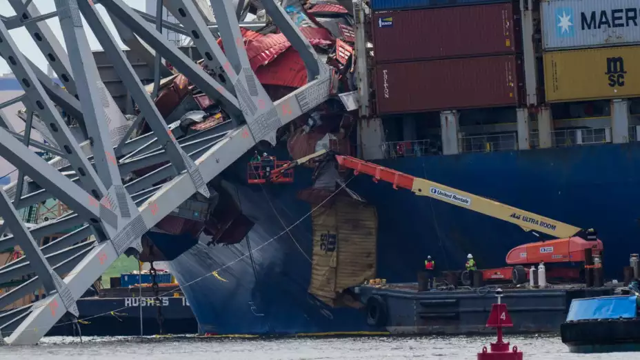 Restos del colapsado Puente Francis Scott Key en Baltimore, EU.