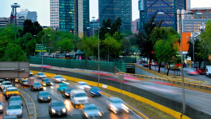 carros circulando en la CDMX
