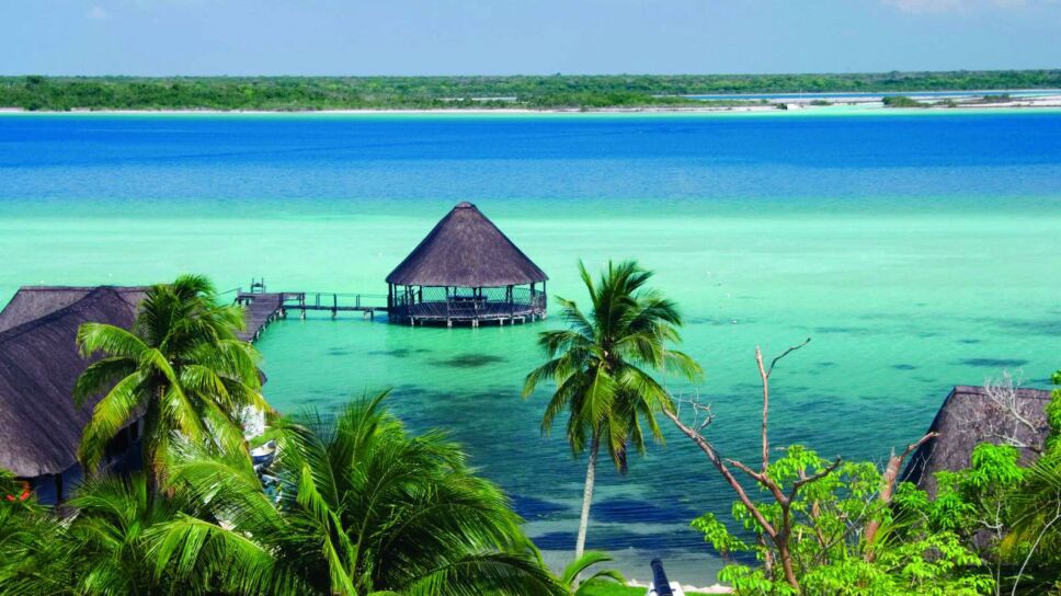 Laguna-siete-colores-bacalar.jpg