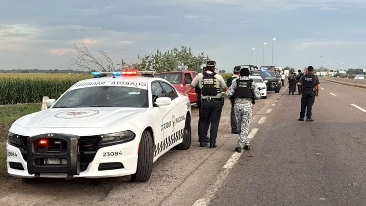 Hombre asesinado arriba de camioneta en Navolato