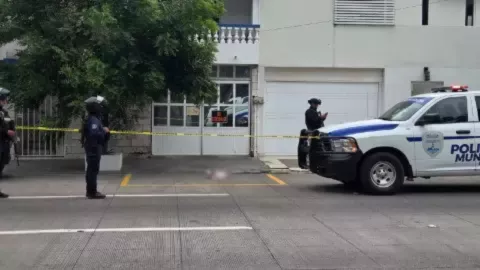 ¡Insólito! Hallan FETO ABANDONADO bajo una sábana con sangre (IMAGEN SENSIBLE).jpg