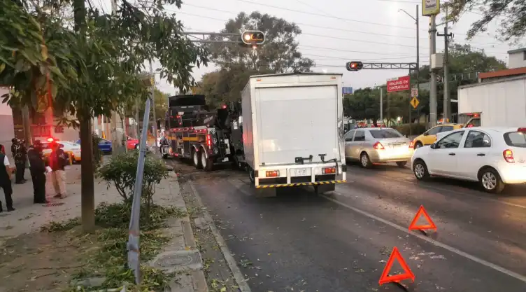 volcadura_camioneta_iztacalco.jpeg