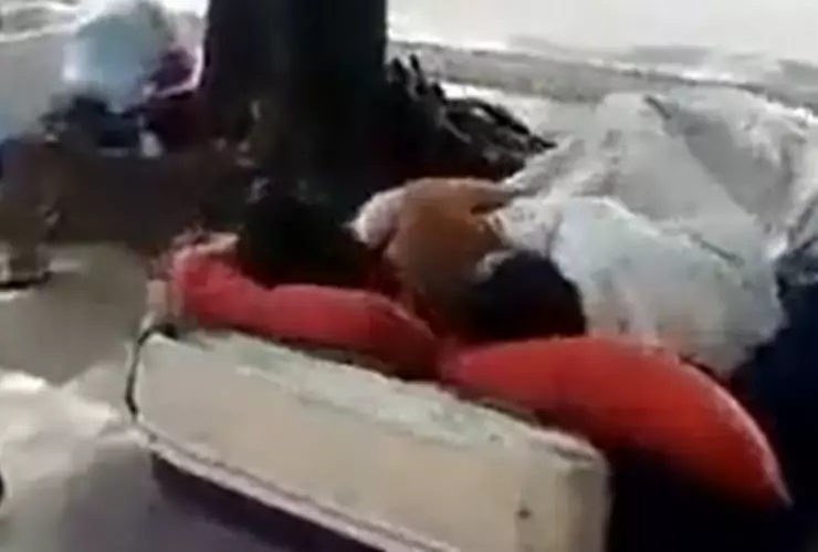 vagabundos teniendo relaciones sexuales en plena calle