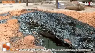 Brota hidrocarburo en piso de una casa tras inundación en Poza Rica; así se ve