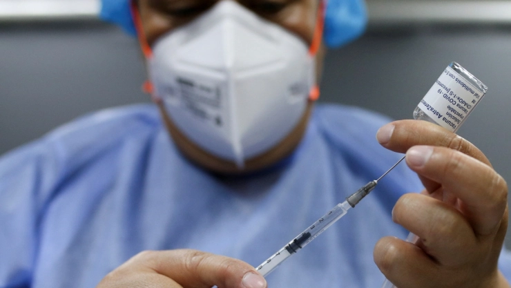 vacuna covid-19 ermitaño.jpg