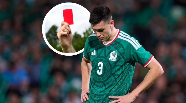 César Montes vio la roja ante Sudáfrica