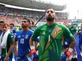 Jugadores de Italia enfrente de sus aficionados.jpg