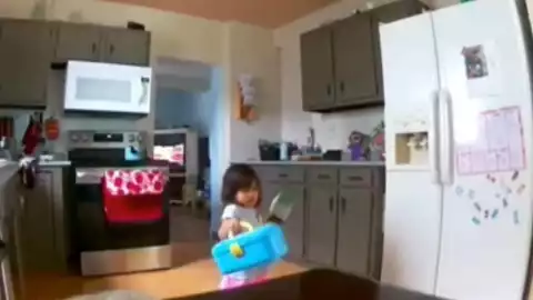 Niña amigo imaginario