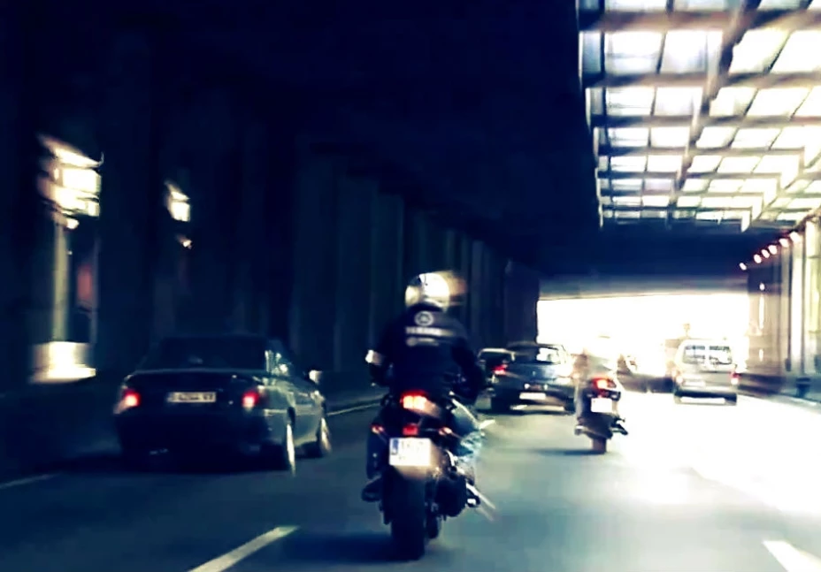 La motocicleta sí es una buena opción como primer vehículo para los jóvenes