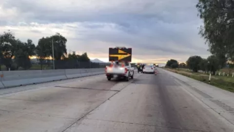 Vehículo derrapó en accidente sobre la autopista Puebla-Córdoba hoy; conductor resultó herido