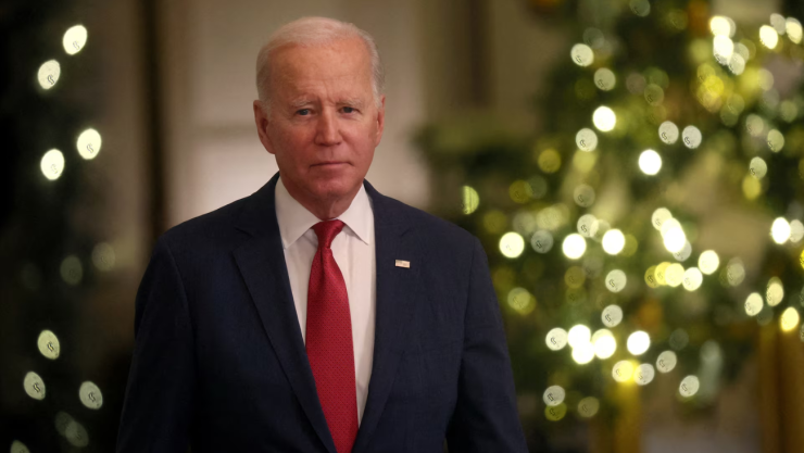 Foto navideña de Joe Biden desata críticas en redes por su llamativa ausencia en primer plano