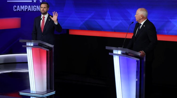 J.D. Vance y Tim Walz en el debate a la vicepresidencia de EU.