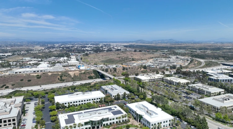 Vista aérea del parque industrial de San Diego, California