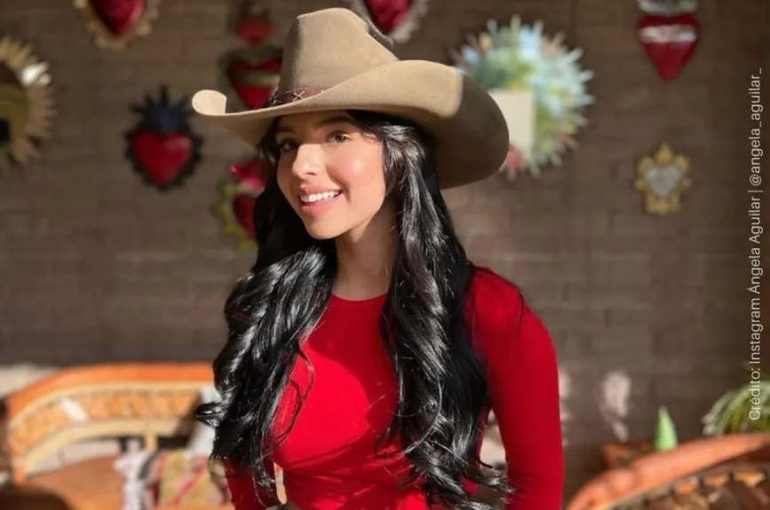 Ángela Aguilar con sombrero.jpg