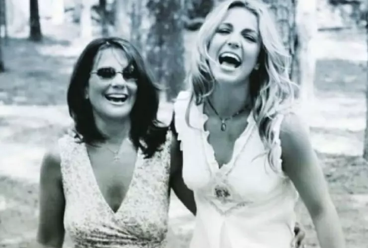 FOTO_ Britney Spears celebra sus 42 años junto a su mamá