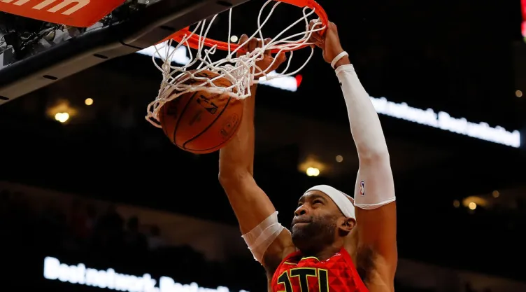 Vince Carter impone récord y deja la NBA