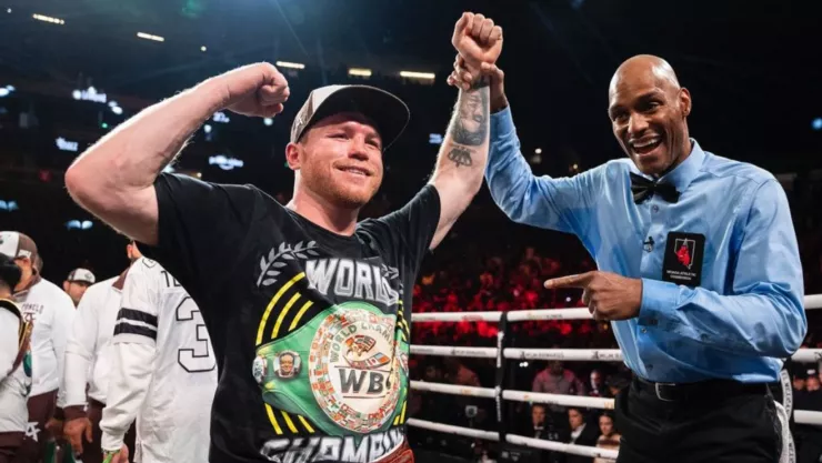 ¿Qué dijo el Canelo Álvarez de Camila Fernández por equivocarse en el Himno Nacional