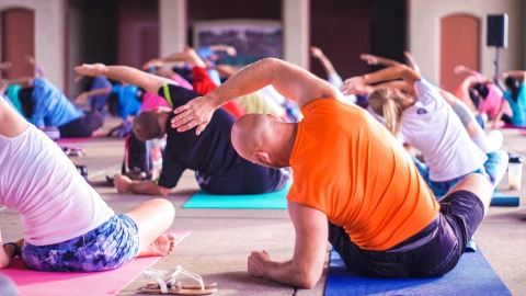Hoy es el Día internacional del yoga´. Conoce los beneficios de practicar esta disciplina milenaria que viene de la India.