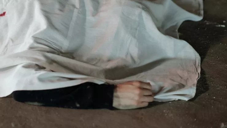 Mujer muerta en departamento