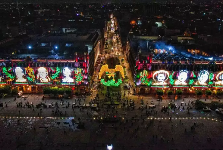 Alumbrado del Zócalo de la CDMX