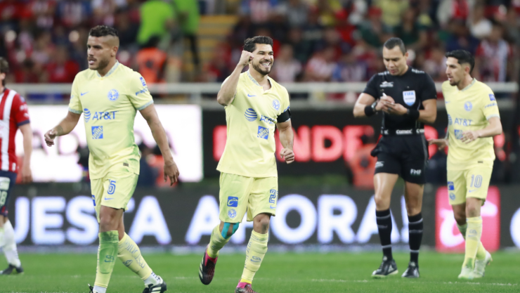 Henry Martín celebra un gol con el América