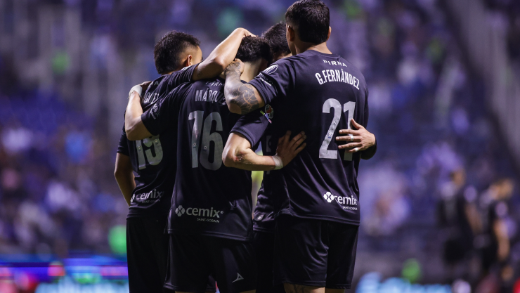 Cruz Azul l&iacute;der