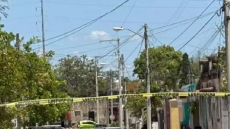 ¡Alerta! Mujer aparece inconsciente y agredida dentro de auto en el centro de Mérida