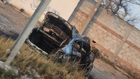 Coche calcinado autopista 57 hoy 9 de marzo