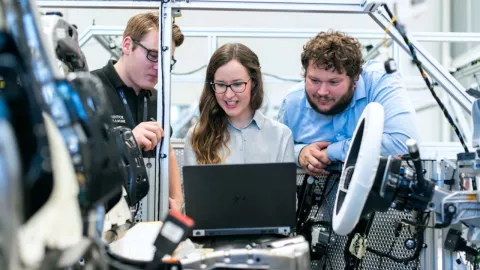 ¿Qué carreras sobrevivirán a la IA? Esto dice Bill Gates