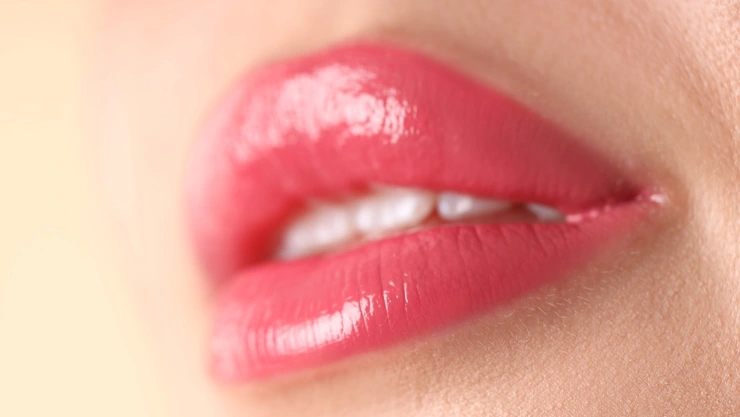 Cómo maquillarte los labios para lucir más joven y hermosa este verano 2026: paso a paso