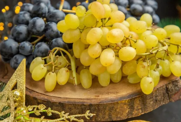 Precio de uva en Tijuana por Año Nuevo 2025 ¿En cuánto está y cómo sustituirla?