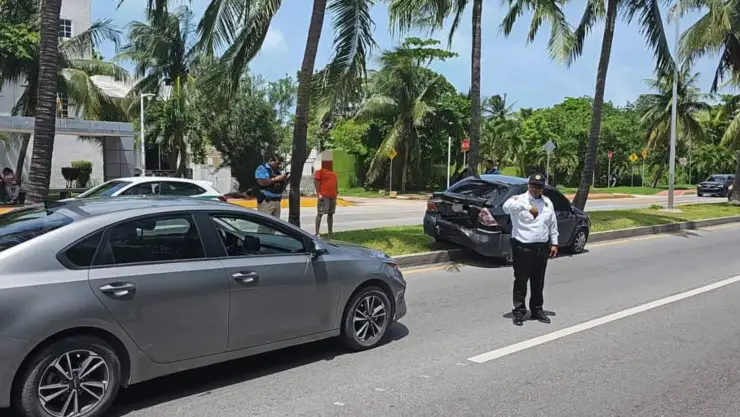 Reportan accidente en el Boulevard Kukulcán; no hay lesionados