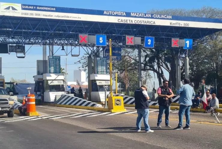 Bloqueo de caseta en Costa Rica por agricultores