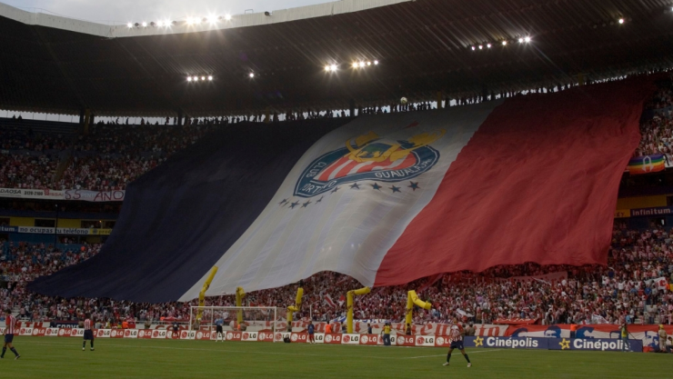 Es banca en Chivas, pero un gigante de Europa desea su fichaje