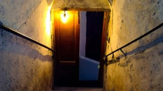 Niño era obligado a solo tomar agua y vivir en un sótano.png