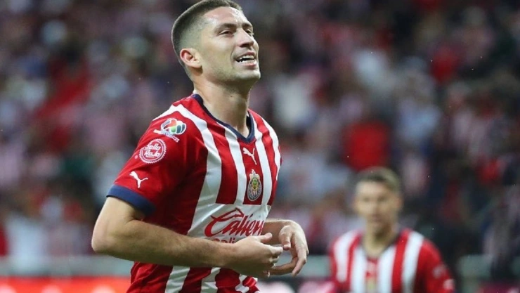 salida santiago ormeño de Chivas