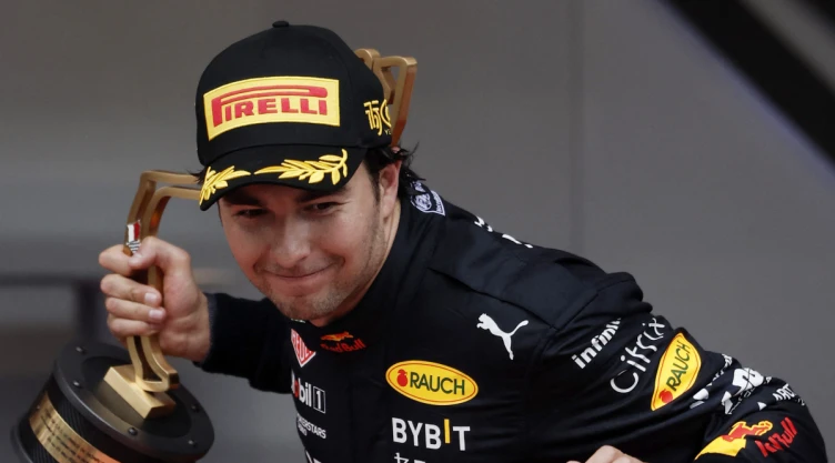 Checo Pérez celebra su triunfo en el Gran Premio de Mónaco de Fórmula 1