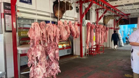 Rastro de Canal del Norte: Venta de cabeza de cerdo y maíz pozolero