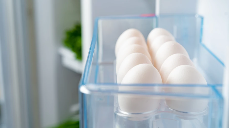 Huevos en el refrigerador