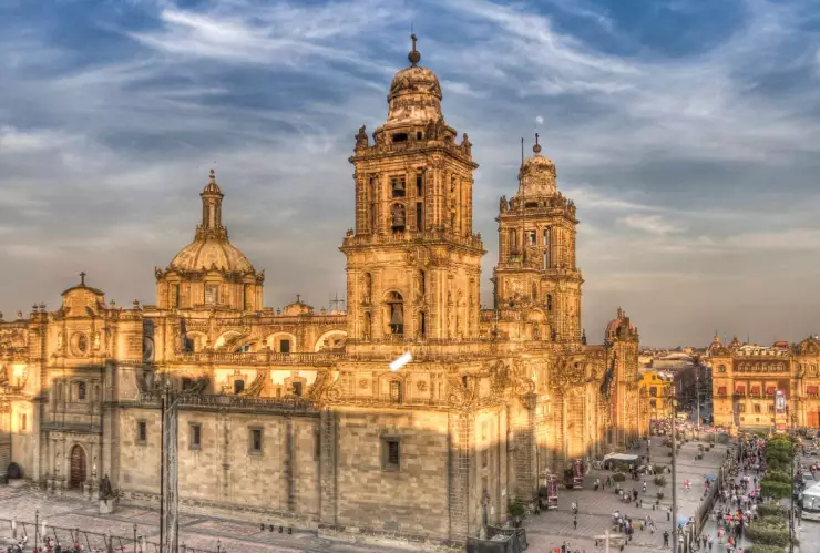 Catedral Metropolitana acusa fraude en redes sociales