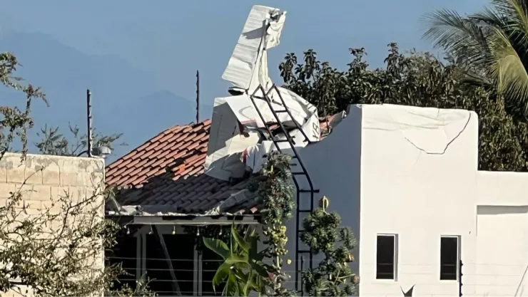 Avioneta impacta contra una vivienda en Valle de Banderas, al límite con Jalisco: Reportan fallecidos